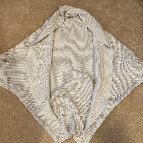 Zara Knit Shrug - Picture 2 of 3